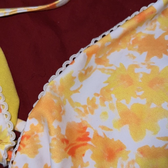 Yellow Bikini top.  Size M. New without tag.  Never worn. - Picture 3 of 4
